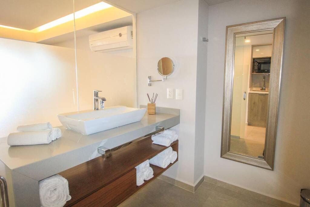 Harbor 7010 By Moikkarentals Beachfront 600Mb Wifi Puerto Vallarta Luaran gambar
